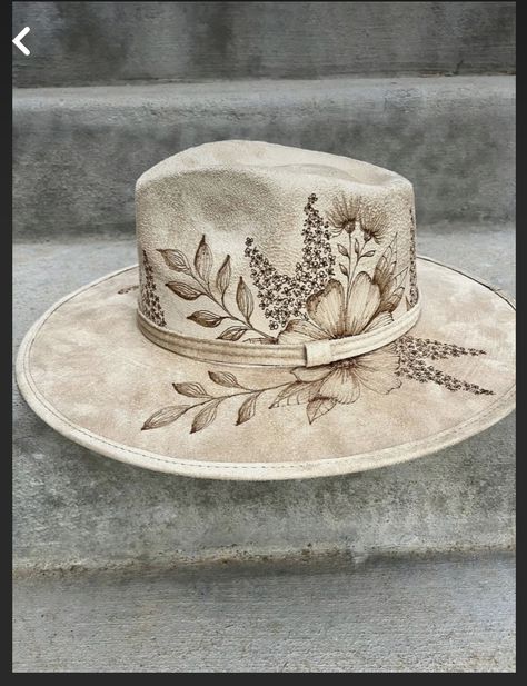 Wood Burn Cowboy Hat, Custom Burnt Hats, Pyrography On Hats, Pyrography Hats, Sombrero Outfit, Hat Burning, Diy Leather Hat, Cowboy Hat Crafts, Custom Cowboy Hats