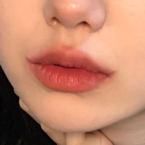 Korean Lips Aesthetic, Lips Claims For Dr, Lip Looks Aesthetic, Natural Lips Aesthetic, Uzzlang Lips, Pretty Lips Natural, Lip Makeup Aesthetic, Lip Claim, Doe Lips