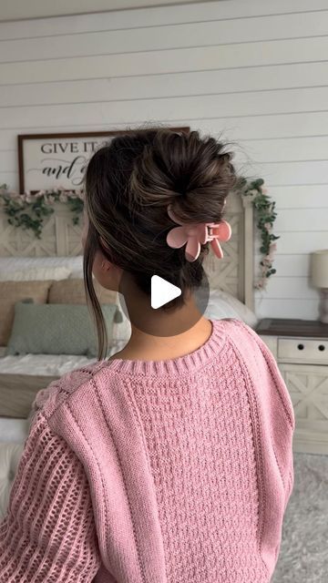 eva pautov on Instagram: "Easy claw clip updo 🩷 tie half of your hair into a bun and flip it inside out, tie the rest of your hair into another bun and flip it inside out again, then secure it with a claw clip 🌸 would you try this bun? #easyhairstyles #clawcliphairstyle #shorthairstyle #springhairstyle #cutehairstyles" Claw Clip Updo, Clip Updo, Cats Photos, Hair Things, Hairstyles For Medium Length Hair Easy, Clip Hairstyles, Hairstyles Updo, Braided Bun, Hair Videos Tutorials