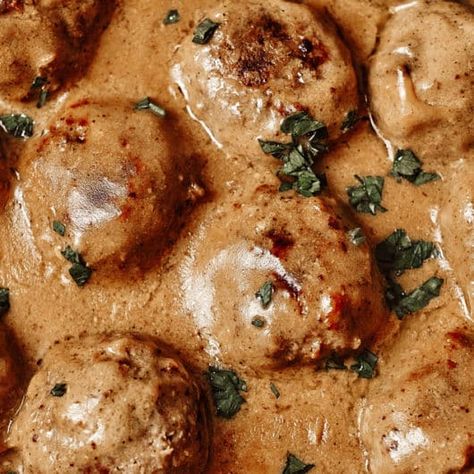 Meatballs With Cream Sauce, Beef Meatball Sauce Recipes, Creamy Meatball Sauce, Creamy Meatballs, Sauce Recipes For Meatballs, Meatball With Gravy, Meatballs With Worcestershire Sauce, Meatball Cream Sauce, Brown Sauce For Meatballs