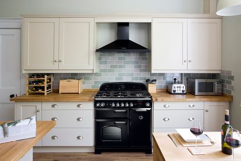 Black Range Cooker, Gas Range Cookers, Kitchen Cooker, Range Cookers, Timber Kitchen, Built In Double Ovens, Dual Fuel Range Cookers, Range Cooker, Cooker Hoods