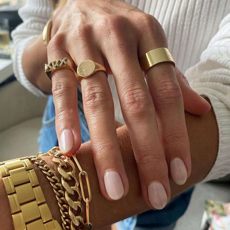 Rich-Girl Nails Are the Quiet Luxury Manicure You Need to Try Right Now Rich Girl Nails, Tom Bachik, Minimalistic Nails, Luxury Manicure, Classy Nail, Mom Beauty, Girl Nails, Simple Gel Nails, How To Look Rich