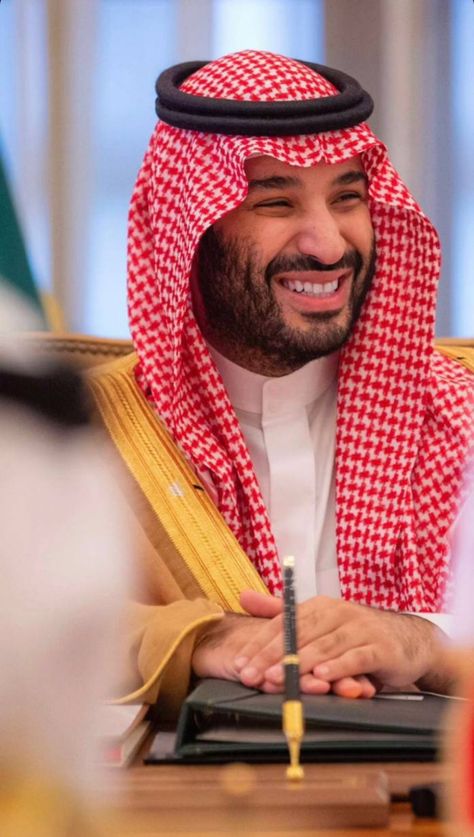 Mohamed Bin Salman, Saudi Arabia Prince, Saudi Men, Saudi Arabia Culture, Evening Eye Makeup, Camera Cartoon, Bin Salman, Alexis Sanchez, Prince Mohammed