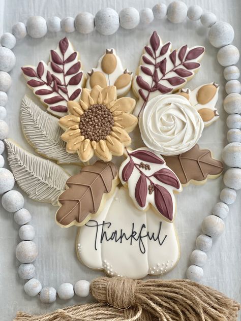 Fall Royal Iced Cookies, Decorated Thanksgiving Cookies Royal Icing, Fall Flower Cookies Decorated, Fall Themed Cookies Decorated, Fall Themed Sugar Cookies, Bouquet Cookies Decorated, Fall Birthday Cookies Decorated, Autumn Sugar Cookies, Sugar Cookie Thanksgiving