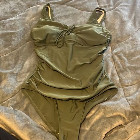 Green, one piece swimsuit Green Swimsuit Aesthetic, One Piece Swimsuit Aesthetic, Cruise Fits, Green Bathing Suit, Aesthetic Swimsuit, Descendants Dr, Swimsuit Aesthetic, Singer Dr, Mha Dr