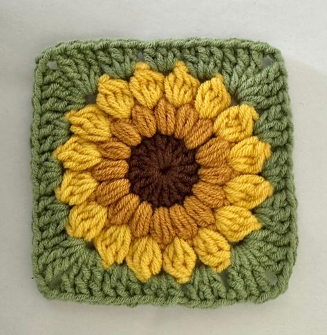 Make your own Design!  For yourself or as a gift for your loved ones!  Crochet Sunflower Granny Squares (Unblocked) Set of 16/24/32/40 Size: 3.14" x 3.14" ( 8 cm X 8 cm) Weight: 5 gr (each) Material: %55 Cotton, %45 Acrylic Yarn (Alize Cotton Gold)  Hand wash or Max 30 degree washing is ok, no dryer.  lay it flat to dry, no hanging.  These granny squares are very easy-to-assemble crochet squares and they are perfect for your DIY projects.  You can use them to make a blanket, scarf, hat, balaclav Sunflower Granny Square, Granny Square Pattern Free, Granny Square Häkelanleitung, Motifs Granny Square, Crochet Bedspread Pattern, Crochet Bee, Crochet Supplies, Crochet Sunflower, Crochet Fashion Patterns