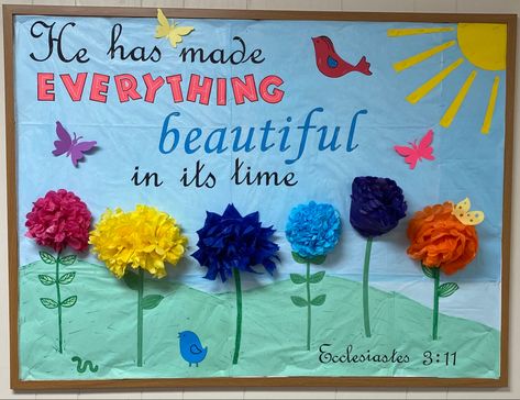 Easter Church Bulletin Boards, Christian School Bulletin Boards, Graduation Bulletin Board, Fall Church Bulletin Boards, Sunday School Themes, Bulletin Board Sayings, Catholic Bulletin Boards, Religious Bulletin Boards, Sunday School Classroom Decor