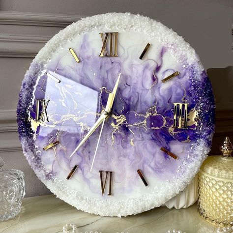 Welcome To 7SistersStudioArt Shop! This  Wall Clock with Colorful Regular Stone With White Base is unique handmade wall décor by resin art. This stylish Colorful wall clock will decorate any interior and will make a modern accent in the living room, cabinet or in the office. And will be a great gift idea. The wall clock is packed in a gift box. The hands of the clock have a silent movement, it needs an AA battery, which does not come with the clock, because some customs may stop the packaging because of this. Each oeuvre is unique and I've done it with all my love. Available in 5 sizes In Centimeters : 30Cm 35Cm 40Cm 45Cm 50Cm This custom resin clock was created on the wood. This one of a kind clock is perfect for any room in your home or could be a great gift for someone special. The piec Resin Clock Ideas, Resin Art Clock, Wall Clock Simple, Colorful Wall Clocks, Resin Wall Clock, Personalized Wall Clock, Resin Clock, Unique Wall Clock, Room Cabinet