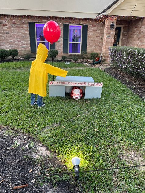 PennyWise , It Pennywise Diy Decorations, Pennywise Party Decorations, Pennywise Party Ideas, Pennywise Halloween Decorations, Pennywise Party, Hay Ride Ideas, Pennywise Halloween, Hay Ride, Slasher Horror