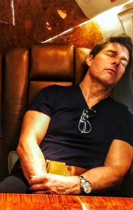 Tom Cruise Funny Pictures, Tom Cruise Meme, Tom Cruz, Kelly Mcgillis, Ethan Hunt, Tom Cruise Movies, Invincible Comic, Weight Charts, Handsome Older Men