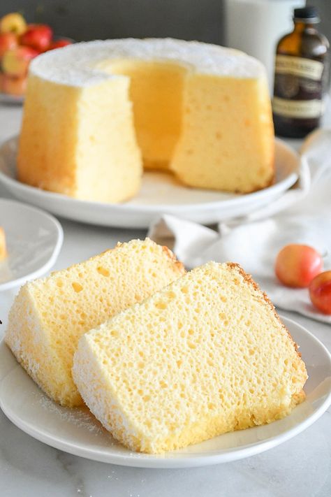 Vanilla Chiffon Cake Vanilla Chiffon Cake Recipe, Vanilla Chiffon Cake, Chiffon Cake Recipe, Flavored Whipped Cream, Baking Journal, Plain Cake, Chantilly Cream, Fruit Toppings, Chiffon Cake