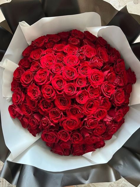 Love Rose Flower, Luxury Flower Bouquets, Money Flowers, Red Rose Bouquet, Boquette Flowers, Nothing But Flowers, Flower Therapy, Beautiful Bouquet Of Flowers, Luxury Flowers