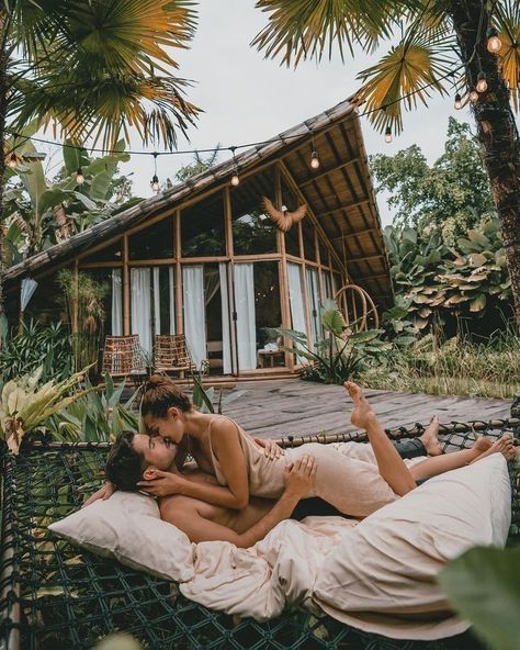 Poses Angles, Couple House, Couple Travel Photos, Couples Vacation, Different Poses, Home Decor Ideas Living Room, Ideas Living Room, Home Decor Living Room, Love Travel