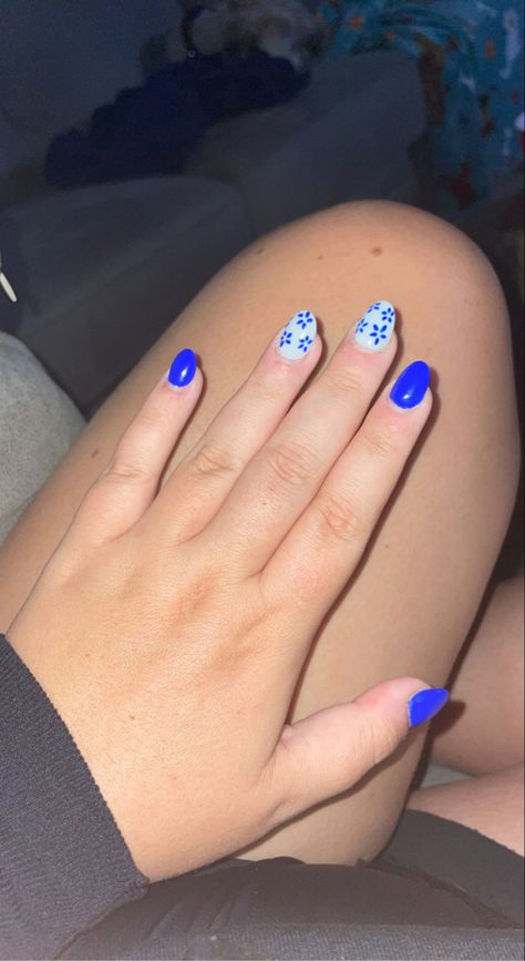 White Nails With Royal Blue Accent, Royal Blue Nails With Flower Design, Cute Royal Blue Nails Short, Simple Blue Flower Nails, Royal Blue Nails Flowers, Royal Blue Nails For Hoco, Royal Blue Nails Short Design, Royal Blue Nails With Flowers, Short White And Blue Nails