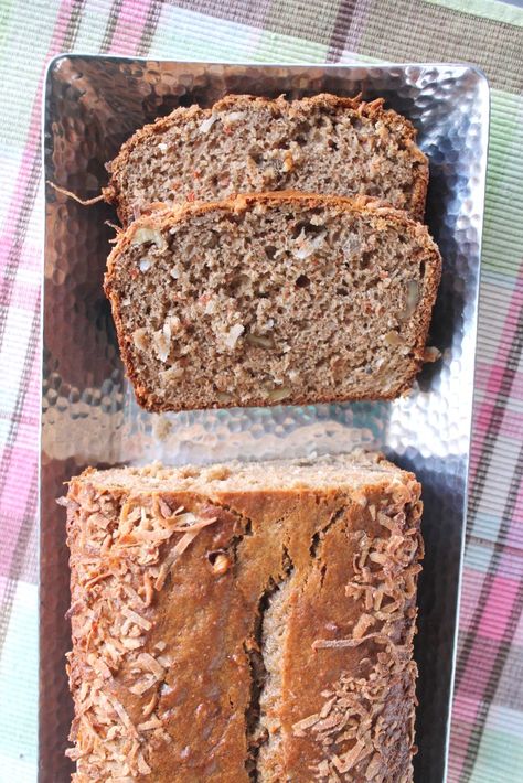 The iconic carrot cake with cream cheese frosting joined forces with banana bread to bring you two favorites in one. Cake Mix Cookies Bars, Oatmeal Quick Bread, Apple Bran Muffins, Carrot Cake Banana Bread, Cake Banana Bread, Cake Mix Cakes, Carrot Banana Cake, Glory Muffins, Homemade Bread Recipe