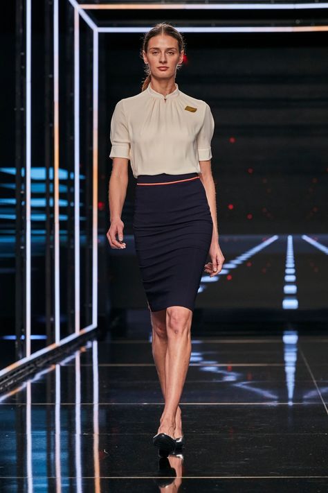 Iberia launches new uniforms by Teresa Helbig at Madrid Fashion Week – TheDesignAir Company Uniform, Airline Uniforms, Uniform Ideas, Hotel Uniform, Madrid Fashion, Red Gloves, Uniform Fashion, Uniform Design, Women Formals