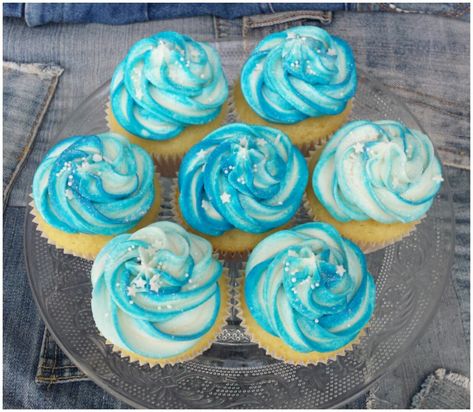 Vanilla Cupcakes Blue Frosting, Blue And White Swirl Cupcakes, Blue And White Cupcake Ideas, Swirled Frosting, White Buttercream Frosting, Winter Cupcakes, Tiffany Baby Showers, Swirl Cupcakes, Disco Birthday