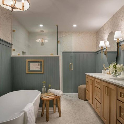 25+ Stunning Bathroom Wainscoting Ideas to Maximize Space - Evinco Design Blue Bathroom With Wainscotting, Master Bath Beadboard, Craftsman Wainscoting Bathroom, Bathroom With Pony Wall By Toilet, Bathroom Beadboard With Hooks, Bathrooms With Chair Rail, Bead Board Small Bathroom, Dark Wainscoting Ideas Bathroom, Tall Beadboard Bathroom