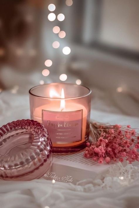 Candles Aesthetic Cozy, Candle Photoshoot, Cosy Candles, Lilin Aroma, Pink Candle, Cinnamon Candle, Meditation Candles, Candles Photography, Cozy Candles