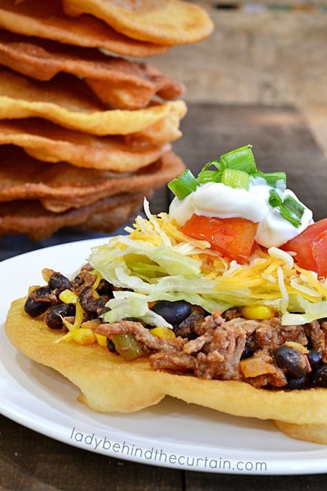 Semi Homemade Flatbread Tostadas | Like you made your own homemade flour tortillas but your didn't!  Everyone loves Mexican food but when you're on a time Frozen Dinner Rolls, Frozen Dinner, Homemade Flour, Homemade Flatbread, Homemade Flour Tortillas, Dinner Choices, Party Cupcakes, Semi Homemade, Best Easy Recipes