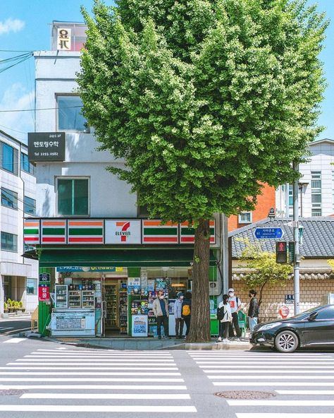 Urban Tree, Street Trees, Japan Street, On The Corner, Japan Aesthetic, Aesthetic Japan, Seoul South Korea, Urban Sketching, Life Photo