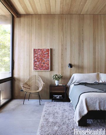 Relaxed and uncontrived, the master bedroom has old-growth cypress paneling glowing on its ceiling and walls. Design: Suzanne Shaker. Architect: Cary Tamarkin Wall Behind Bed, Modern Beach House Decor, Modern Beach House, Modern Bedroom Decor, Minimalist Room, Wood Bedroom, Wood Panel Walls, Design Del Prodotto, Decor Minimalist