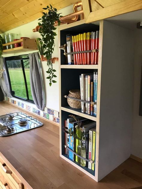 Van Life Closet Ideas, Van Conversion Office, Skoolie Ideas, Caravan Living, Narrowboat Interiors, Boat House Interior, Van Dwelling, Day Van, Campervan Life