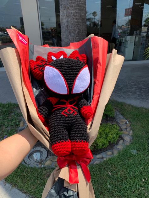 Spiderman Crochet, Spiderman Gifts, Easy Crochet Animals, Crochet Bouquet, Sakura Flower, Beginner Crochet Projects, Anime Crafts, Dream Gift, Fun Crochet Projects