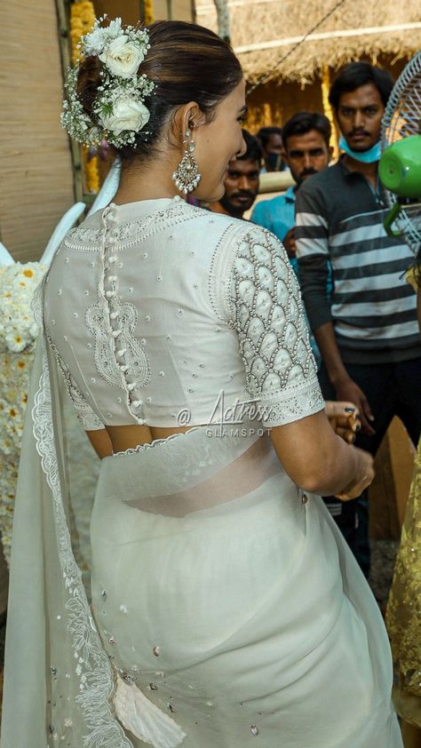 White Saree Blouse, Off White Saree, Long Blouse Designs, Designer Bridal Lehenga Choli, Cotton Blouse Design, Blouse Designs Catalogue, Simple Saree Designs, New Saree Blouse Designs, Latest Model Blouse Designs