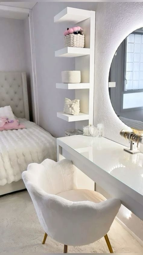 Cute Room Ideas For Adults, Vanity And Chair, Marble Room Decor Bedroom, It Girl Bedroom, White Aesthetic Room, White Room Decor, Luxury Room Bedroom, Classy Bedroom, Room Redesign