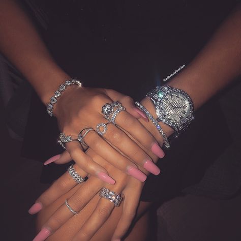 Boujee Jewelry Aesthetic, Jewellery Vision Board, Silver And Black Jewelry Aesthetic, Sparkly Silver Watch, Sparkly Rings Aesthetic, Bling Jewelry Aesthetic, Sparkly Jewelry Aesthetic, Icy Jewelry Aesthetic, Expensive Silver Jewelry