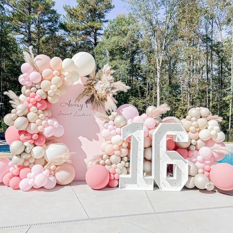 16 Birthday Party Balloon Ideas, Pastel Pink And White Birthday Decorations, Pink And Brown Sweet 16 Decorations, Sweet Sixteen Pastel Theme, Sweet 16 Arch Ideas, Sweet 16 Party Boho Theme, Sweet 16 Birthday Backdrop, Birthday Decor Sweet 16, Pink Boho Sweet 16