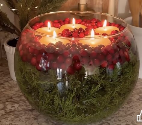 Diy Christmas Centerpiece Ideas, Easy Christmas Crafts For Adults, Diy Christmas Centerpiece, Christmas Centerpiece Ideas, Christmas Candle Centerpiece, Girls Christmas Party, Floating Candle Centerpieces, Elegant Candle, Christmas Crafts For Adults