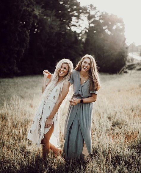 Bff Photography, Sisters Photoshoot Poses, Friendship Photography, Sister Photography, Sister Poses, Friendship Photoshoot, Bloc Party, Sister Pictures, Sisters Photoshoot