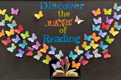 Halloween Bulletin Boards, Reading Bulletin Boards, File Decoration Ideas, School Board Decoration, Preschool Classroom Decor, School Displays, Book Corners, Board Decoration, Library Decor