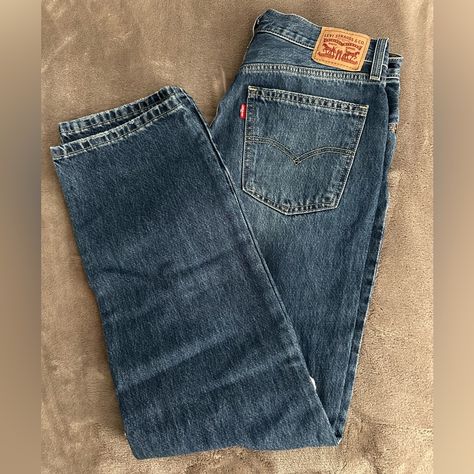 Levis straight leg jeans outfit