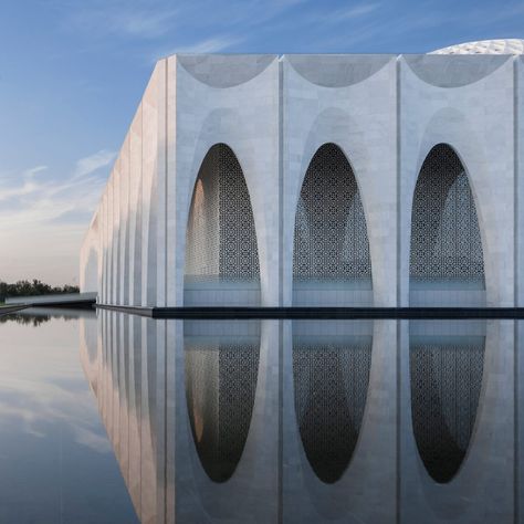 Arched walkway wraps Muslim centre near Beijing by He Jingtang Modern Arch Architecture, Cultural Design, Mosque Design, Arch Architecture, Gothic Cathedrals, Mosque Architecture, Cultural Architecture, Building Structure, Beijing China