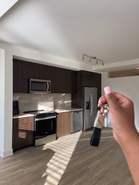 New apartment Modern Home Apartment, Black Woman New Apartment, L.a. Apartments, New Home Aesthetic Black Women, Condo Keys Aesthetic, Luxury Apartment Black Women, First Apartment Goals Keys, Apartment With Keys In Hand, Vision Board First Apartment