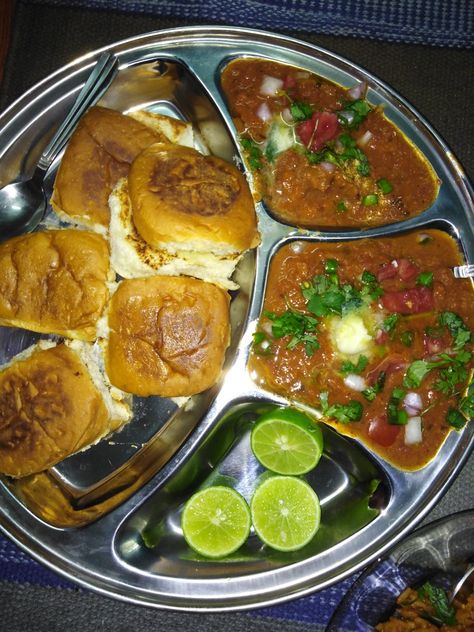 Marathi food Marathi Food, Anklet Design, Pav Bhaji, Delicacy Food, Indian Snack Recipes, Cake Boss, Snap Food, Palak Paneer, Food Cravings