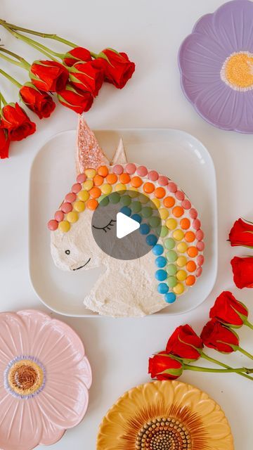 Unicorn Birthday Cake Easy, Small Unicorn Cake, Unicorn Cake Easy, Simple Unicorn Cake, Unicorn Birthday Cake Ideas, Unicorn Cake Recipe, Butter Cream Recipe, Unicorn Cake Ideas, Writing Icing