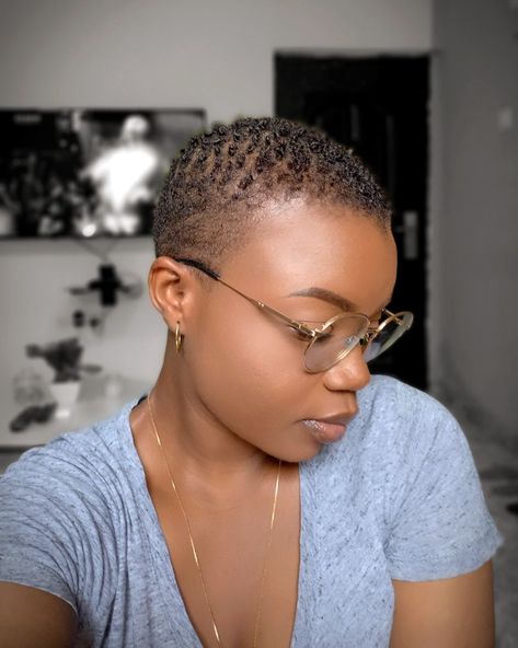 Shaved hair for black women Round Face Black Women, Shaved Hair Styles, Short Cuts For Black Women, Coiling Natural Hair, Natural Hair Twa, Natural Afro, Hair For Black Women, Natural Afro Hairstyles, Natural Styles