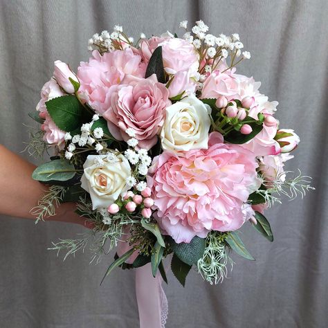 Bouquet Wedding Summer, Pink Roses Bouquet Wedding, Medium Bouquet, Wedding Flowers Pink, Pink Rose Wedding, Pink Wedding Bouquet, Winter Bridal Bouquets, Boho Bridal Bouquet, Simple Wedding Bouquets