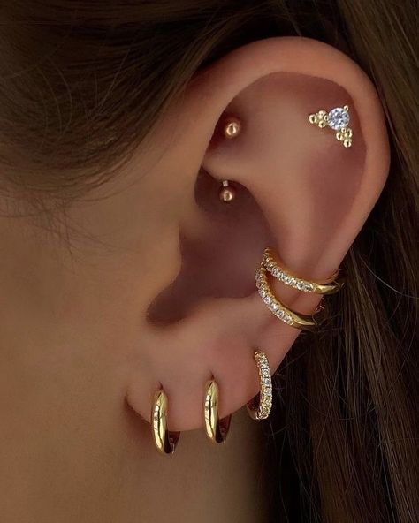 Stacked Ear Piercings, New Ear Piercing, Minimalist Ear Piercings, Different Ear Piercings, Unique Ear Piercings, Ear Peircings, Ear Piercings Chart, Ear Piercing Studs, Types Of Ear Piercings