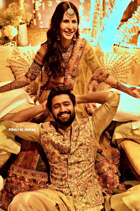 Christian Wedding Dress, Sabyasachi Lehenga Bridal, New Bridal Dresses, Mehendi Photography, Rajasthani Bride, Sabyasachi Mukherjee, Groom Dress Men, Sabyasachi Bride, Engagement Hairstyles