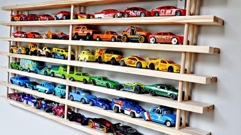 If you’re a parent whose kid likes toy cars, you’ve probably got toy car clutter. A cheap, DIY solution to ditch that clutter: A shoe rack. Toy Storage Furniture, Living Room Toy Storage, Diy Toys Car, Outdoor Toy Storage, Hot Wheels Storage, Toy Car Garage, Toy Car Storage, Diy Toy Storage, Toy Storage Solutions