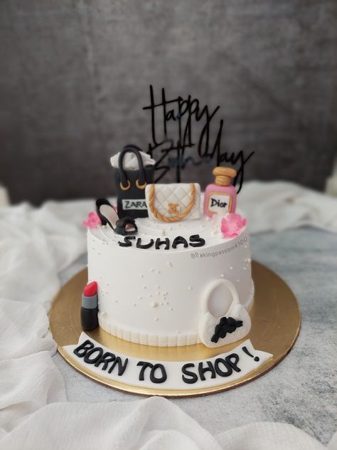 Born To Shop Cake, 17th Birthday Cake Ideas, 17th Birthday Cake, Cake Magic, Magic Cake, Up Theme, Cake Decorating Designs, 17th Birthday, A Paris