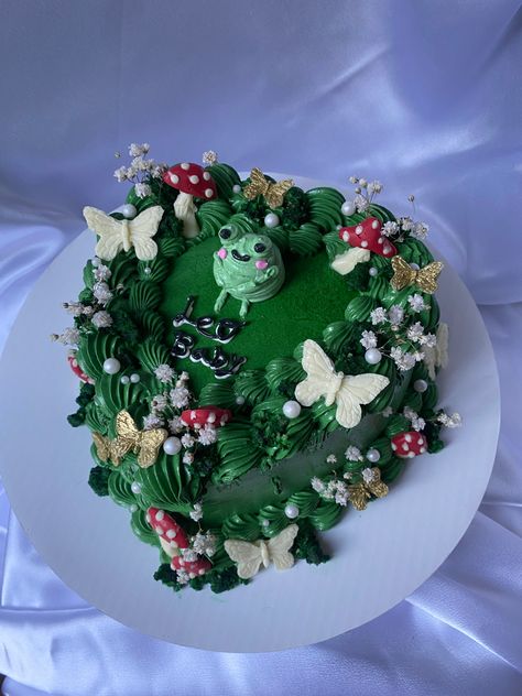 Garden Themed Cakes Ideas, Frog Mushroom Cake, Cottagecore Birthday Cake, Frog Cake, Cottagecore Cake, Moss Cake, Garden Birthday Cake, Fairy Garden Cake, Mushroom Cake