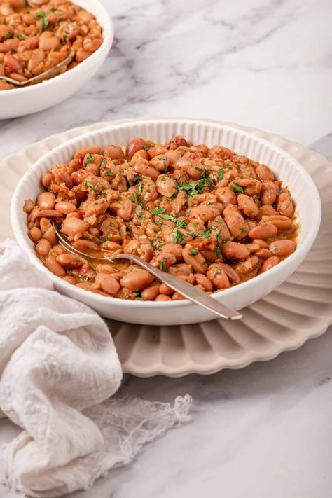 Chipotle Pinto Beans (Copycat Recipe) Chipotle Pinto Beans Copycat, Chipotle Pinto Beans, Chipotle Order, Chipotle Copycat Recipes, Pinto Bean Recipes, Snack Smoothie, Chowder Soup, Slow Cooker Pasta, Dessert Smoothie