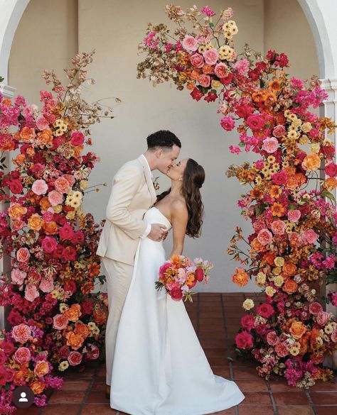 Orange Wedding Themes, Orange And Pink Wedding, Orange Wedding Flowers, Dream Wedding Decorations, Bright Wedding, Sunset Wedding, Wedding Theme Colors, Mexican Wedding, Orange Wedding