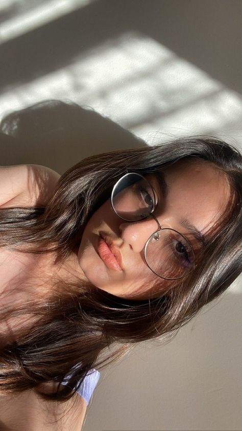 #sunkissed #goldenhour #summer #selfie #selfieideas #instagram #storyideas #brunette #makeup #summervibes #cleangirl #makeupideas #adayinlife #sunset Sunkissed Selfie Ideas, Sunkissed Selfie, Brunette Makeup, Selfie Inspo, A Day In Life, Be Healthy, Selfie Ideas, High Fashion Street Style, Insta Story